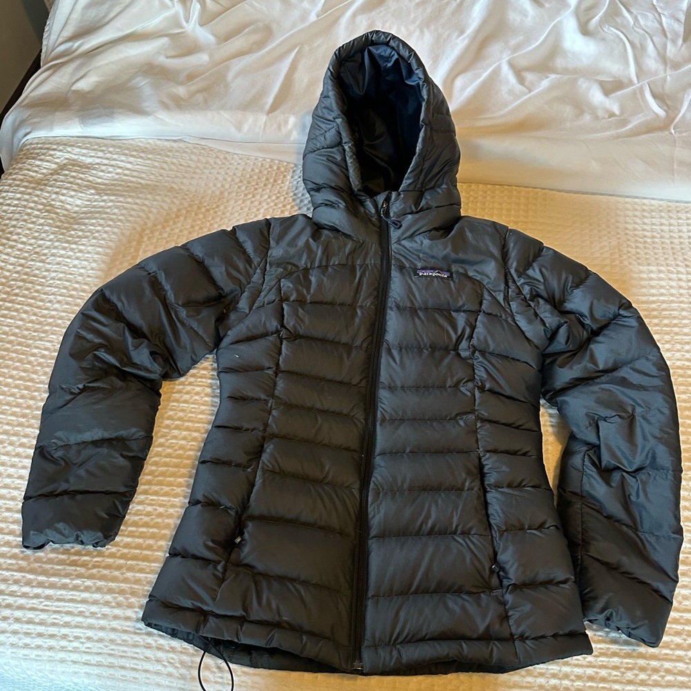 Patagonia Women's Dark Blue Gray Puffer Jacket